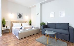 New Studio In The Center - Gimnasiyna Naberezhna 24A-5